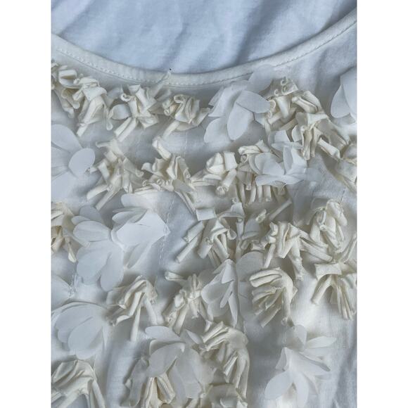 CABLE & GAUGE, SIZE XL CREAM TANK WITH FLOWER EMBELLISHMENT - Picture 3 of 4